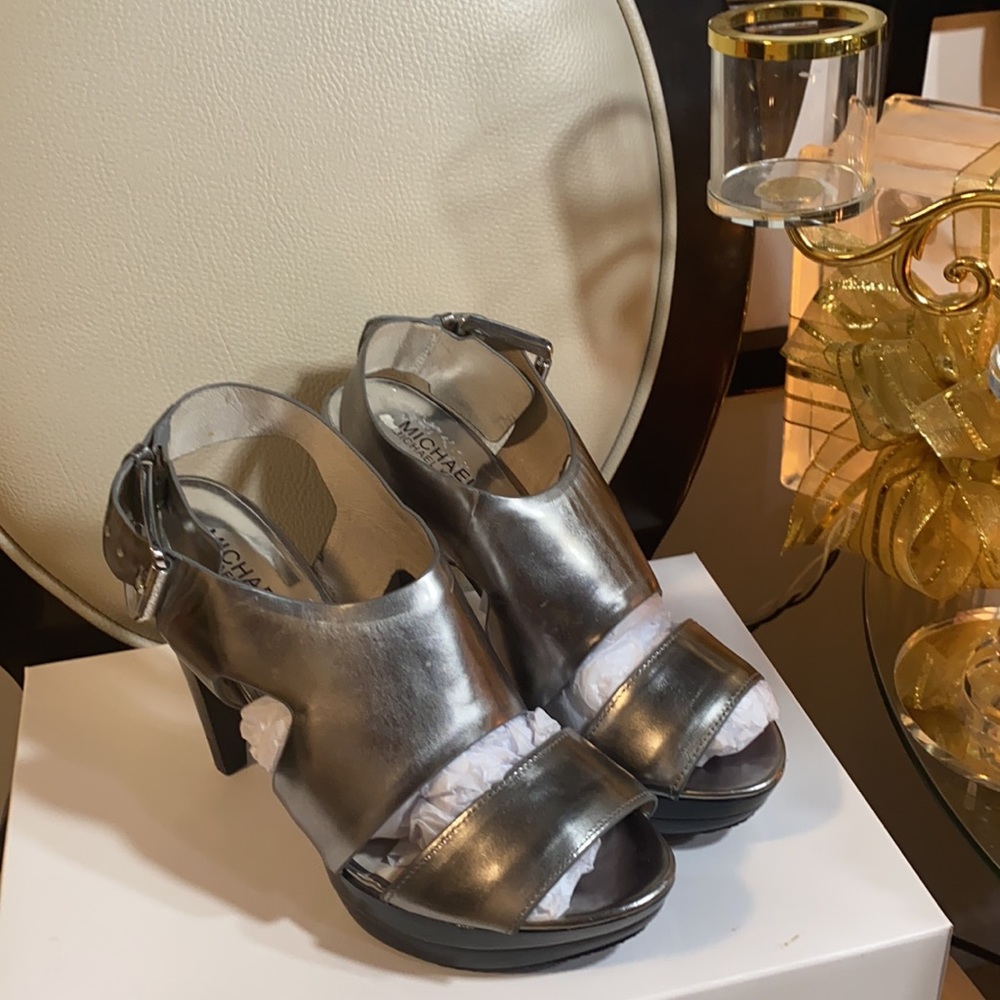 Michael Kors high heel used good condition.